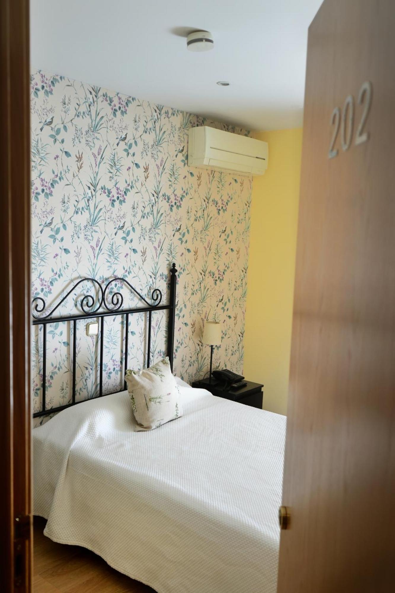 Hostal Mainz Piedralaves Eksteriør billede