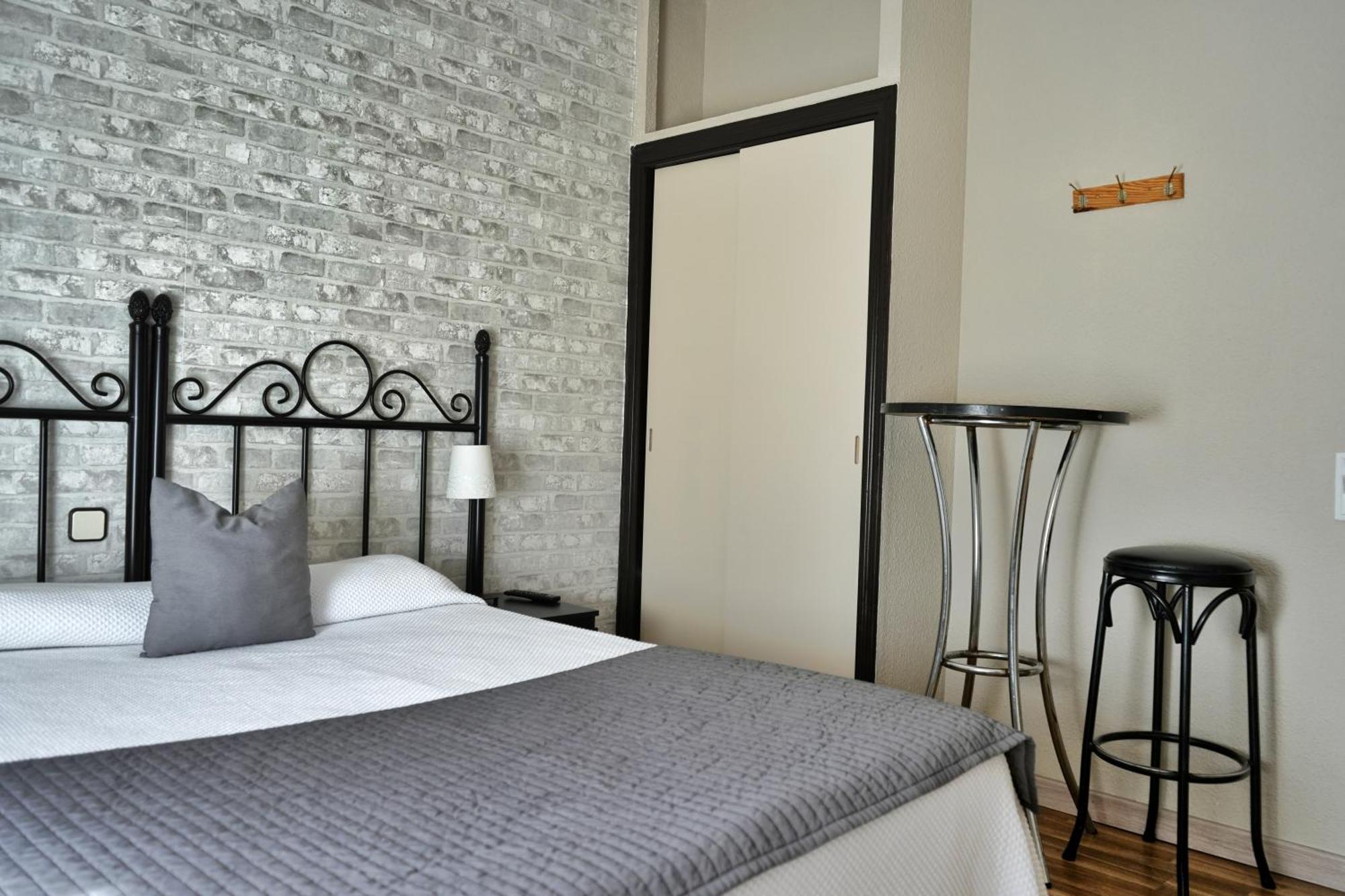 Hostal Mainz Piedralaves Eksteriør billede