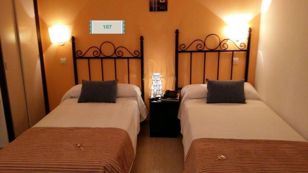 Hostal Mainz Piedralaves Eksteriør billede