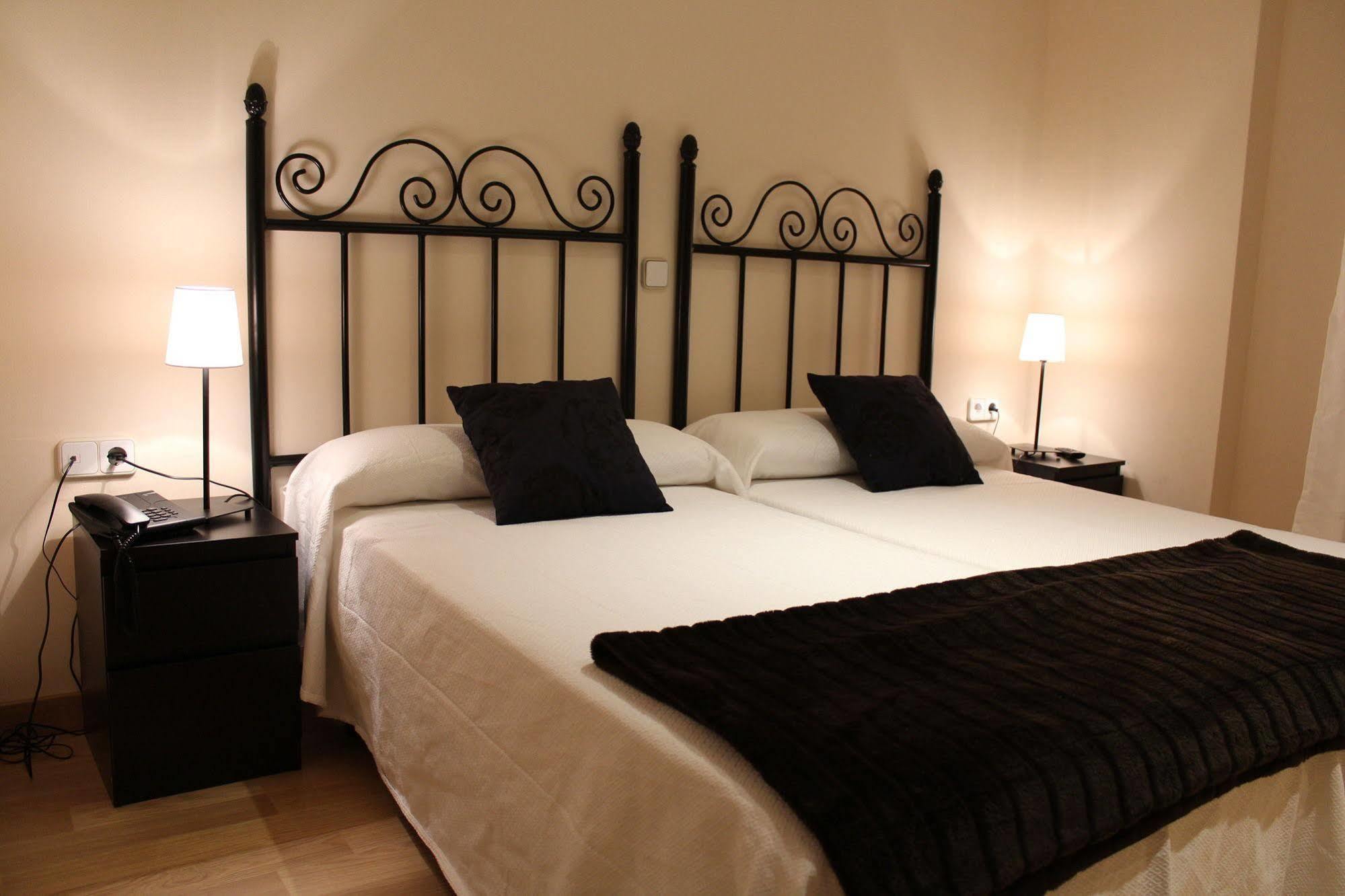 Hostal Mainz Piedralaves Eksteriør billede
